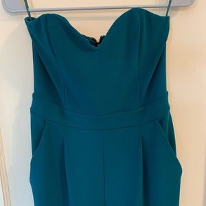 Express Strapless Sweetheart Neckline Jumpsuit. Size: 6. Color: Hunter Green
